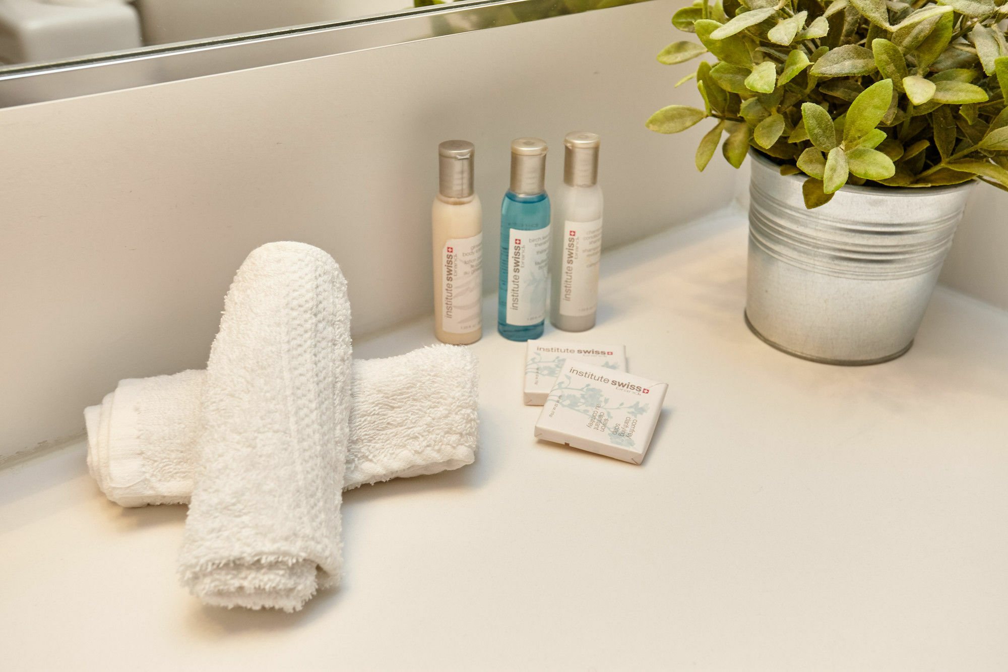 Atlas Suites - Yorkville Furnished Apartments トロント エクステリア 写真