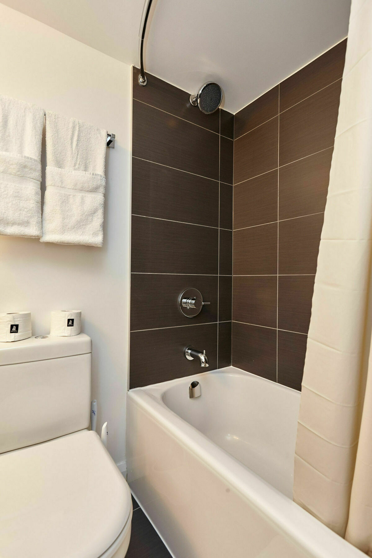 Atlas Suites - Yorkville Furnished Apartments トロント エクステリア 写真