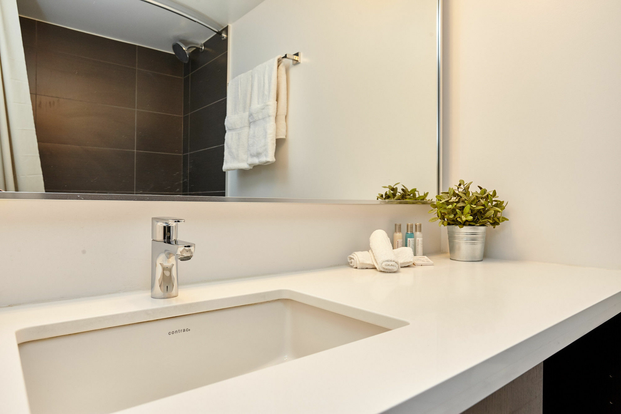 Atlas Suites - Yorkville Furnished Apartments トロント エクステリア 写真