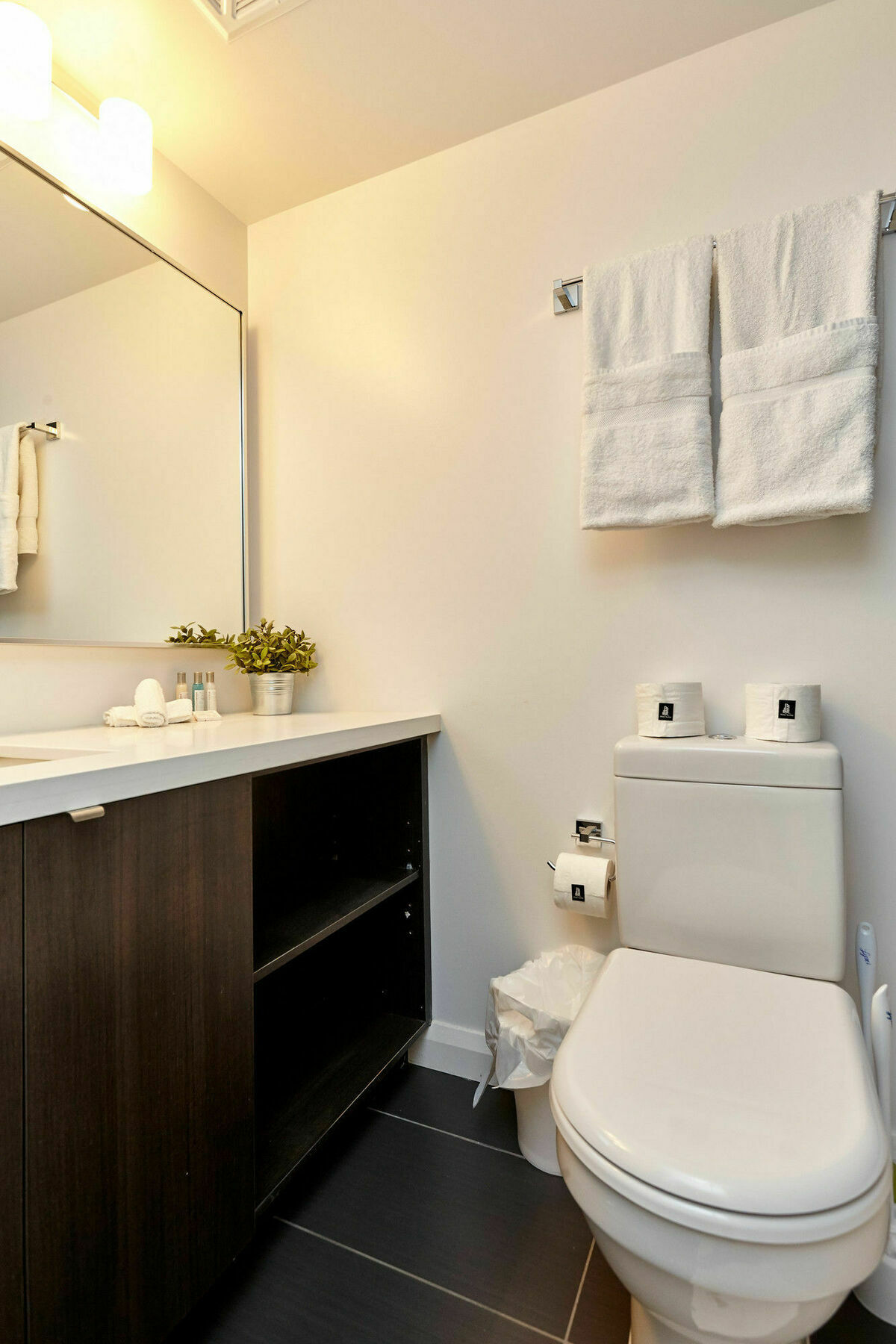 Atlas Suites - Yorkville Furnished Apartments トロント エクステリア 写真