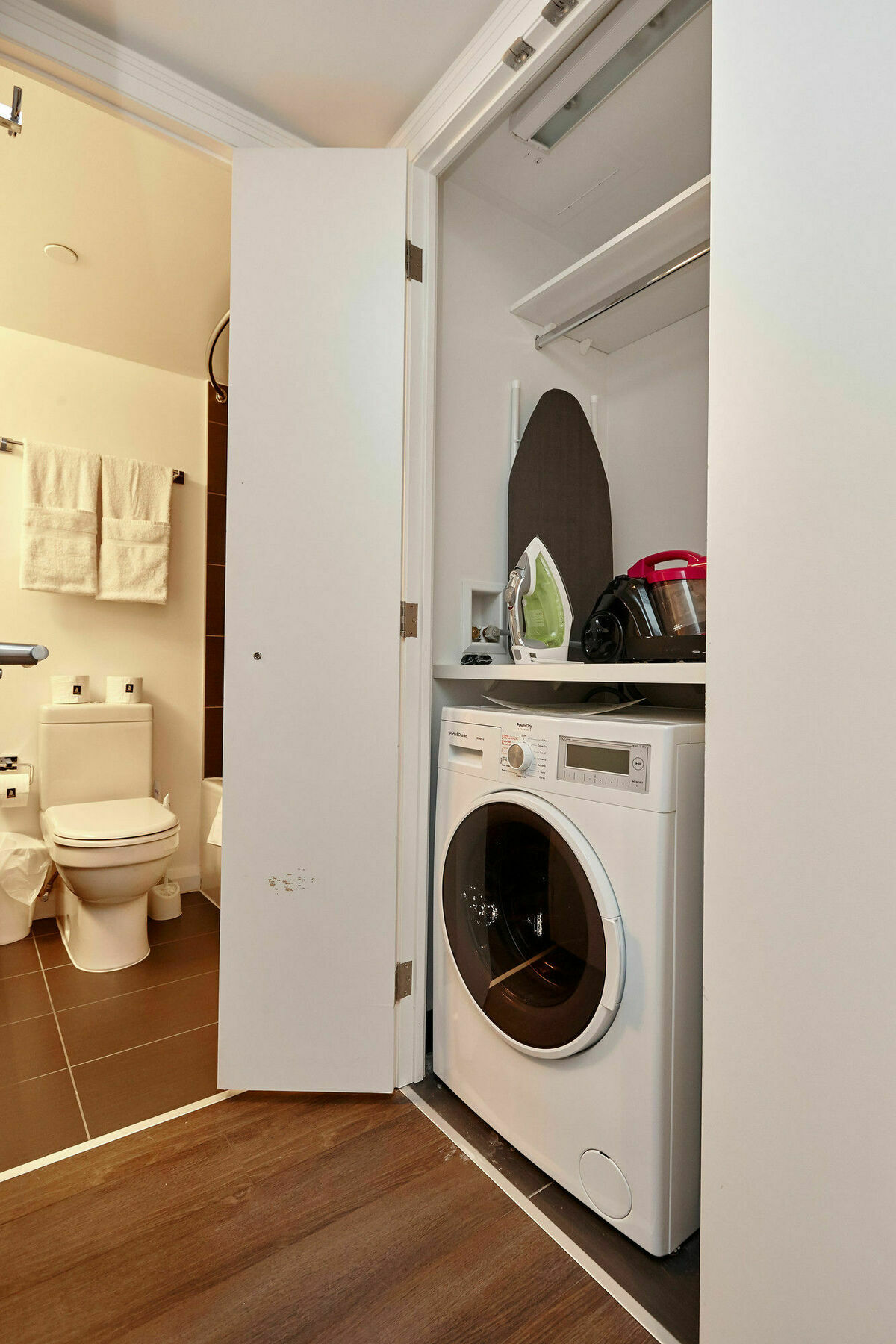 Atlas Suites - Yorkville Furnished Apartments トロント エクステリア 写真