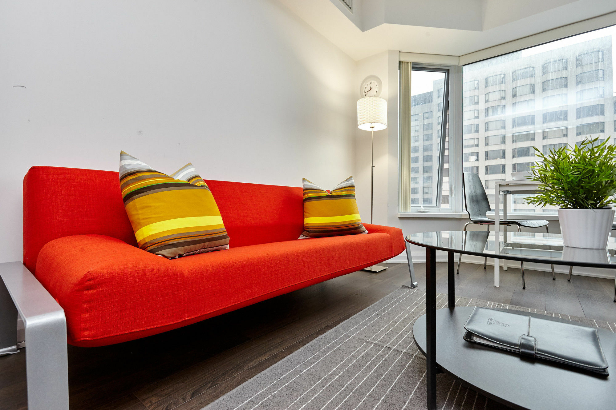 Atlas Suites - Yorkville Furnished Apartments トロント エクステリア 写真